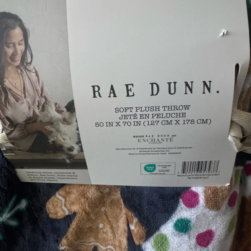 RAE DUNN PLUSH CHRISTMAS HOLIDAY THROW BLANKET w/GINGERBREAD HOUSE/MAN SNOWFLAKE